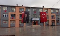 İzmir Bayındır’da ikinci dönem kırmızı-beyaz başladı: Okullarda “Bayrak Sevgisi” etkinlikleri