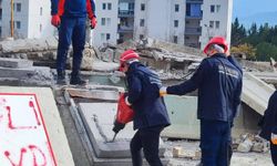 Zamanla yarışan eğitim tamamlandı! Bayraklı’nın arama kurtarma ekipleri eğitimden geçti