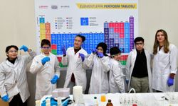 Bilimin en lezzetli hali! Bornova'da 'Mutfakta Bilim' kampı genç kaşifleri büyüledi