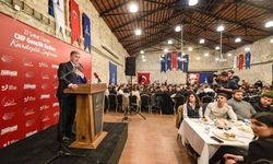 Başkan Cemil Tugay gençlerle iftarda buluştu: “Doğrunun yanında olmaktan vazgeçmeyin”