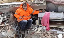 Enkaz altındaki kızının elini bırakmamıştı... 6 Şubat depremlerinin simge ismi Mesut Hançer: 'Kızımı, ailemi kaybettim'