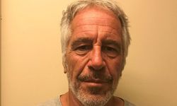 Jeffrey Epstein'in skandal videosu ortaya çıktı! Yüzündeki yarayı gösterdi: ''Siyah bir adam beni öperken...''