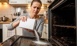 Ev hanımlarının yeni favorisi: Soda kristali ile zahmetsiz fırın temizliği