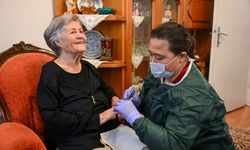 Evde bakım hizmeti Bornova’da yüzleri güldürdü