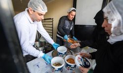 Kent Lokantaları ve aşeviyle İzmir’de dayanışma ruhu güçleniyor