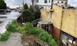 İzmir Aliağa’da yağış alarmı: İstinat duvarı çöktü, iki katlı ev boşaltıldı