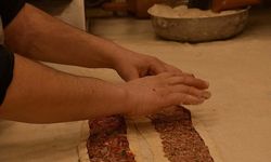 İzmir Karabağlar'da ihtiyaç sahipleri için 'askıda pide' kampanyası!