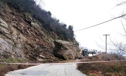 İzmir Ödemiş'te iki köy arasında heyelan nedeniyle yol kapandı!