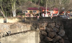 Yağıştan çökmüştü, ekipler açtı! Selçuk–Aydın yolunda ulaşım yeniden başladı