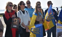 İzmir’de Ukraynalılardan savaşın 4. yılında barış çağrısı!