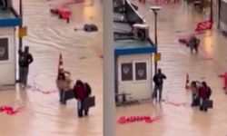 İzmir'de yürekleri ağza getiren anlar! Çukuru fark etmedi, saniyeler içinde gözden kayboldu!