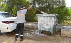Karabağlar’da dip köşe temizlik! Konteynerler yıkandı, hacimli atıklar toplandı