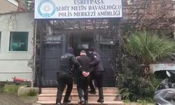 İzmir Konak’ta polis operasyonu: Ağır suçlardan aranan 2 firari ele geçirildi