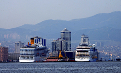 İzmir Limanı’nda transit yolcu trafiği bereketli!