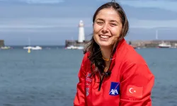 İzmirli milli yüzücü Bengisu Avcı Abu Dhabi’de dünya şampiyonu!