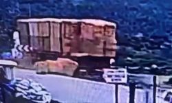 Anbean kaydedildi! TIR’ın dorsesinden düşen saman balyası ölüm getirdi