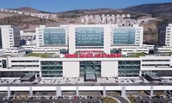 İzmir Şehir Hastanesi’nde kapalı baypas başarısı!