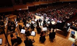 Şevval Sam İzmirli sanatseverleri mest etti: 14 Şubat'ın sürprizi AASSM'den geldi