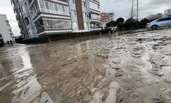 Sağanak vurdu, İzmir’de evleri su bastı! “Televizyonda izlerdik, başımıza geldi”