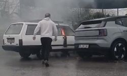 İzmir Torbalı’da park halindeki otomobil alev aldı: Vatandaşlar faciayı önledi