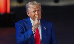 Trump’tan yüksek mahkemeye rest: Küresel ticarette yüzde 10 ek vergi dönemi başlıyor!