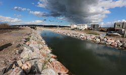 Urla’da dayanıklılık atağı! Dere ıslahı ve yollar aynı anda yenilendi