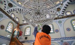 Çiğli’de Bayram öncesi temizlik seferberliği: Cami ve mezarlıklar hazır!
