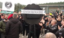 Hakem kararlarına öfke büyüyor: Taraftarlar TFF’ye siyah çelenk bıraktı!