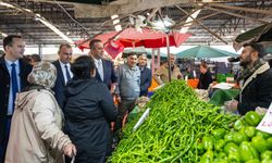 Pazar esnafını ziyaret eden Başarır: "Vatandaş temel gıdaya ulaşamıyor!"