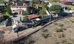 İzmir'de ana arterlerde gece gündüz asfalt mesaisi: 2 ayda 50 bin ton!