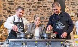 Başkan Tugay Tire’de önlük giydi, mutfağa girdi, yemek yaptı