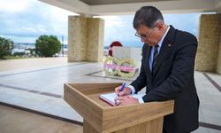 Başkan Tugay’dan KKTC çıkarması: Gazi babasının anısına Lefkoşa’da anlamlı imzalar!