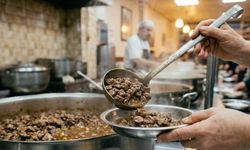 Belediye aşevinde rezalet! İhtiyaç sahiplerine dağıtılan et kavurma meğer gerçek et değilmiş!