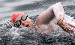 Finlandiya’da Bengisu Avcı buzlu suda tarih yazdı!