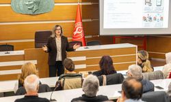 Bornova'da muhtarlara dijital iletişim eğitimi başladı