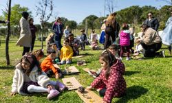 Bornova Belediyesi'nden örnek proje: Miniklerin yeni oyun alanı doğa oldu