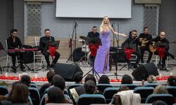 Aşk şarkıları Bornova'da yankılandı!