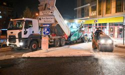 Bornova'da gece yarısı asfalt seferberliği: Başkan Eşki sahada inceledi!