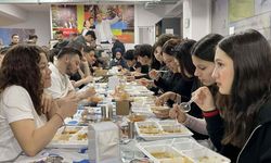 Bornova’da gençlik sofrası: Başkan Ömer Eşki üniversitelilerle iftarda buluştu