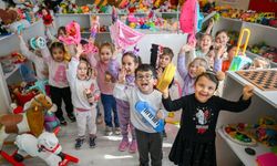 Bornova’da oyuncaklar el değiştiriyor! Bin 500 çocuk paylaşmanın mutluluğunu yaşadı