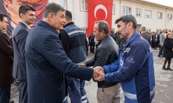 Tugay, İZSU çalışanlarıyla bayramlaştı: "İzmir size emanet!"