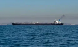 Devrim  muhafızları demişti! İran iki gemiyi Hürmüz Boğazı’nda hedef aldı