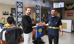 Esnaf dostu Buca Belediyesi iş başında! Berberlerin bayram yoğunluğuna "Önlük" desteği