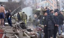 Fatih'te bina çöktü!