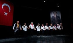 İleri yaşlılardan gençlere taş çıkartan performans! Konak’ta sanat ve dans şöleni