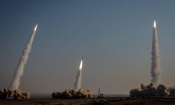 İran’dan İsrail’e yeni füze saldırısı: Tel Aviv çevresinde patlamalar