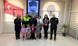 İzmir Bayındır’da miniklerden emniyete ziyaret: Anaokulu öğrencilerine trafik eğitimi verildi