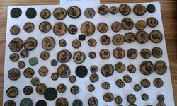 İzmir Çeşme Limanı’nda tarihi eser alarmı: Tır kabinindeki gizli bölmeden hazine çıktı!