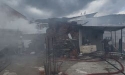 İzmir Kemalpaşa’da müstakil ev alevlere teslim oldu