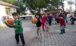 İzmir'de 1500 okula 31 milyonluk dev destek: Çocukların yüzü sporla gülüyor!